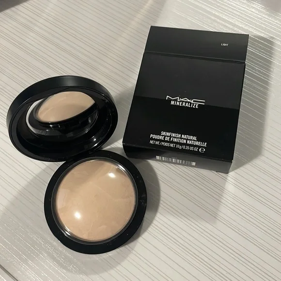 MAC COSMETICS Mineralize Powder - Picture 4 of 4